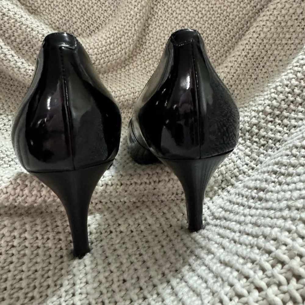 Cole‎ Haan Air Lainey patent leather peep-toe pumps in black, Size 9 B - Picture 2 of 8